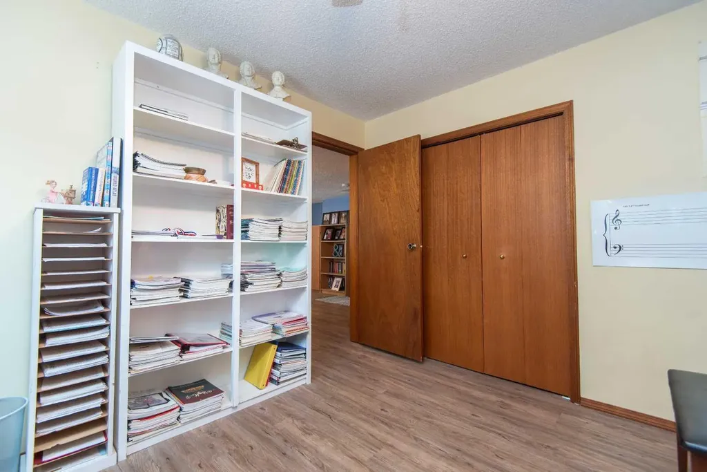 44 Huget Crescent Red Deer AB T4N 6P4