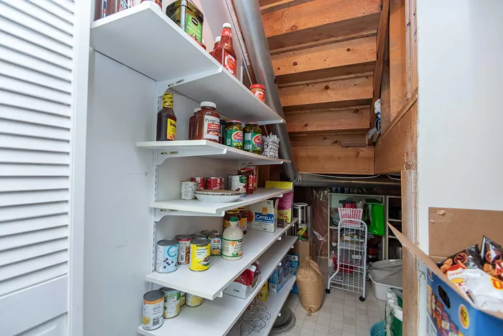 44 Huget Crescent Red Deer AB T4N 6P4