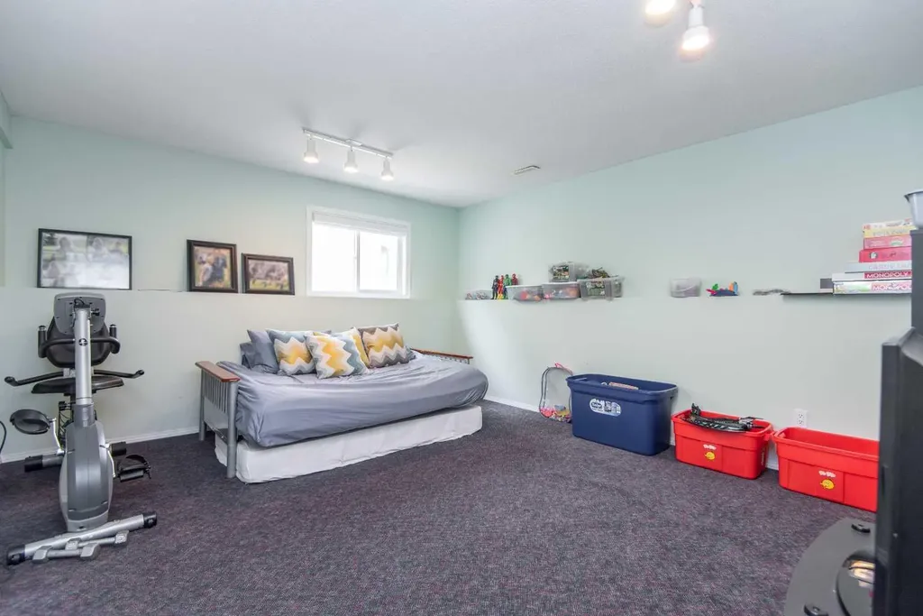 44 Huget Crescent Red Deer AB T4N 6P4