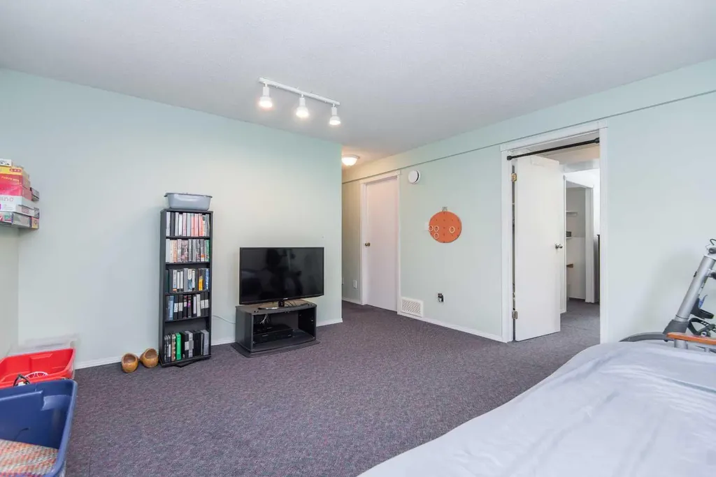 44 Huget Crescent Red Deer AB T4N 6P4
