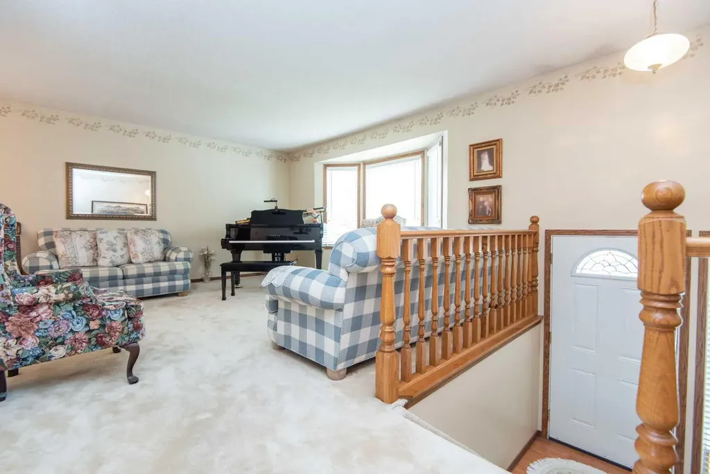 44 Huget Crescent Red Deer AB T4N 6P4