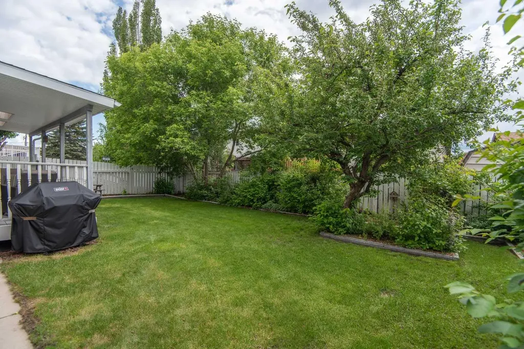 44 Huget Crescent Red Deer AB T4N 6P4
