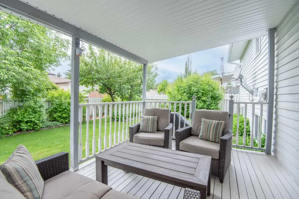 44 Huget Crescent Red Deer AB T4N 6P4