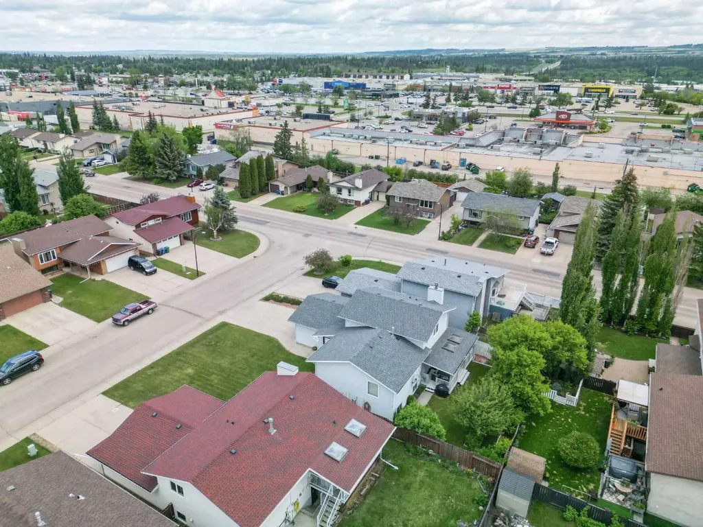 44 Huget Crescent Red Deer AB T4N 6P4