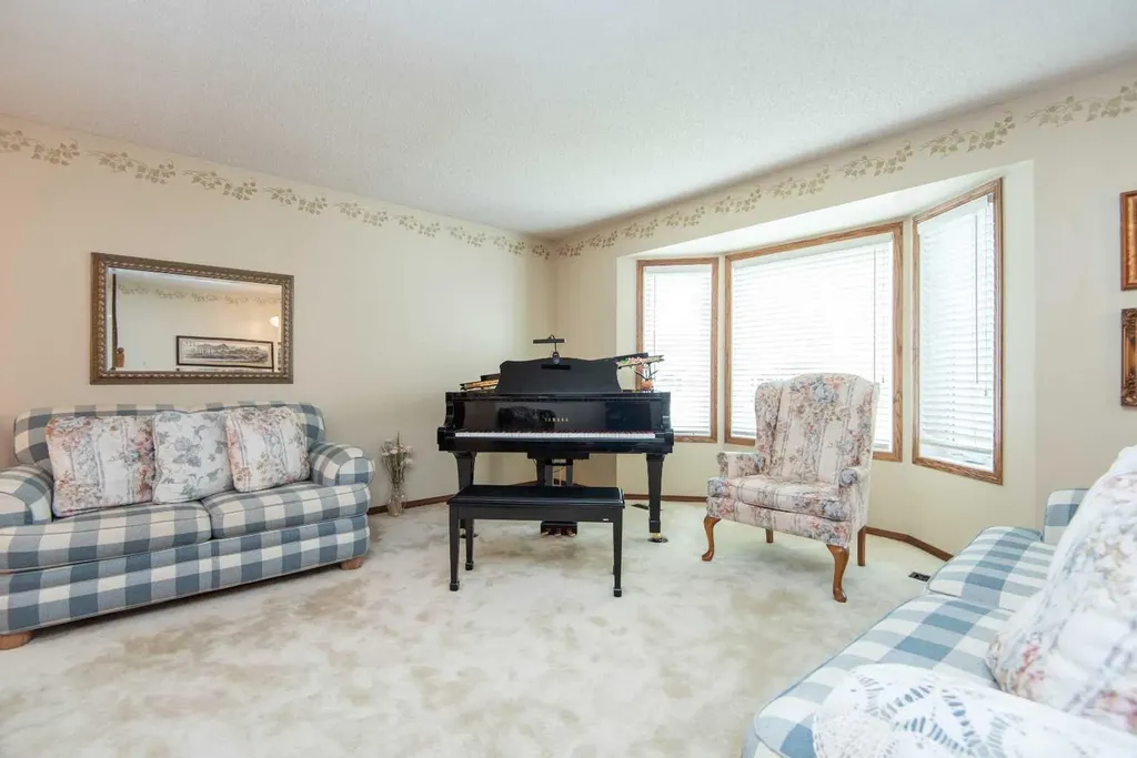 44 Huget Crescent Red Deer AB T4N 6P4