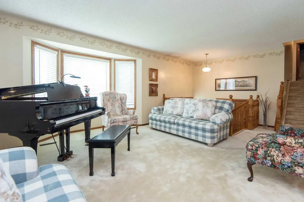 44 Huget Crescent Red Deer AB T4N 6P4