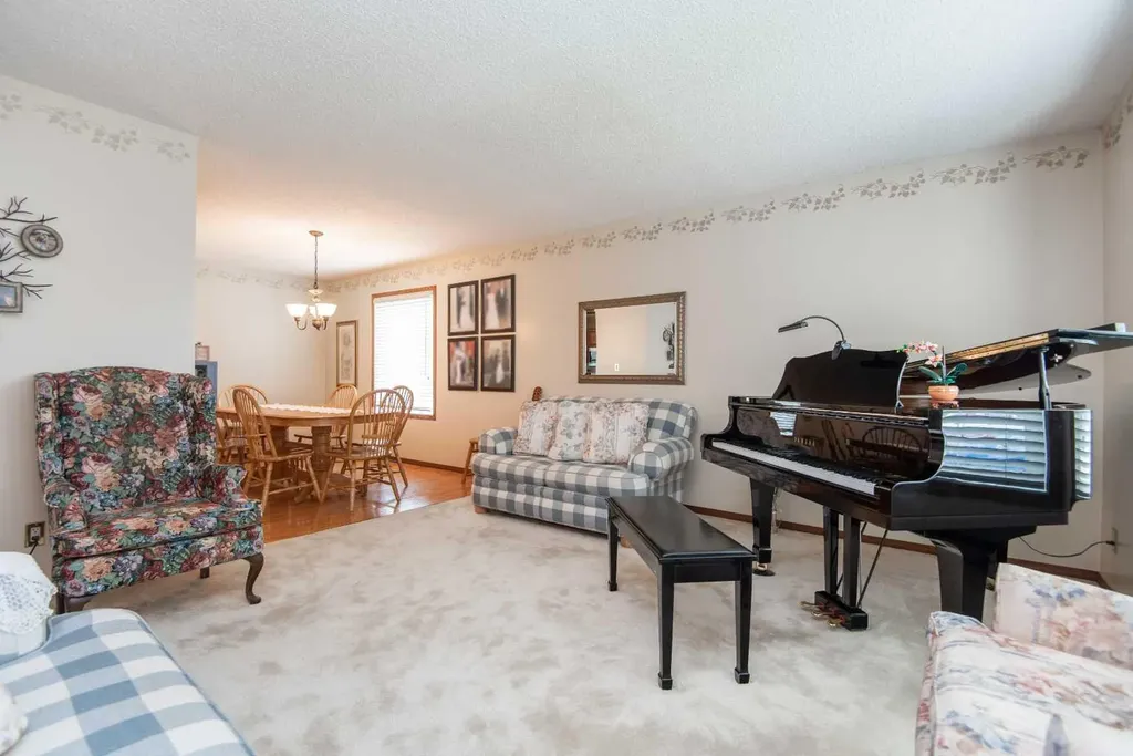 44 Huget Crescent Red Deer AB T4N 6P4