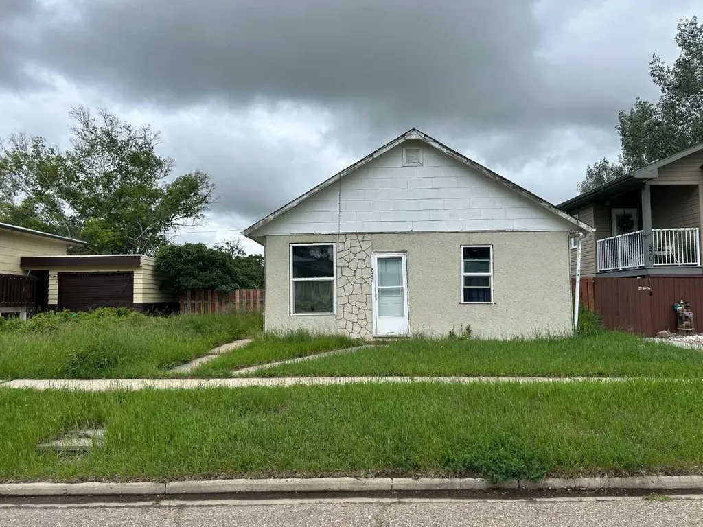 822 2 Street SE Redcliff AB T0J 2P0
