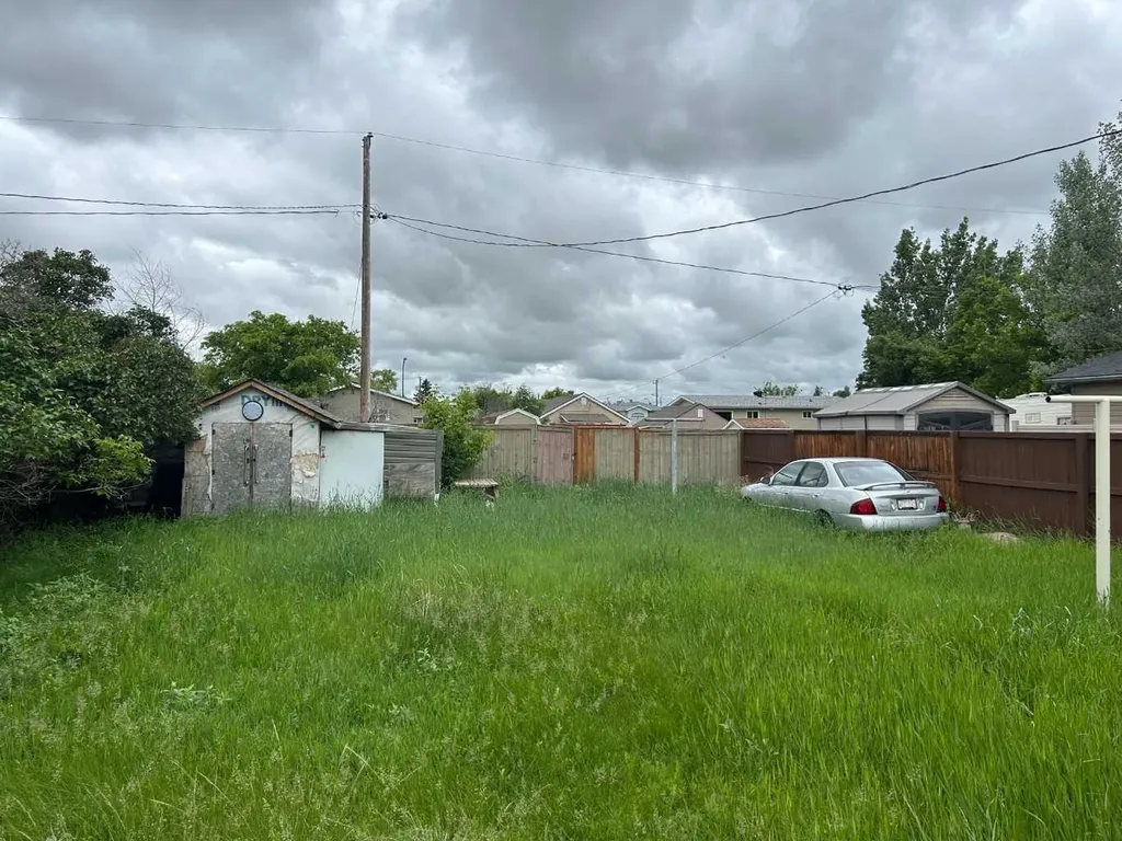 822 2 Street SE Redcliff AB T0J 2P0