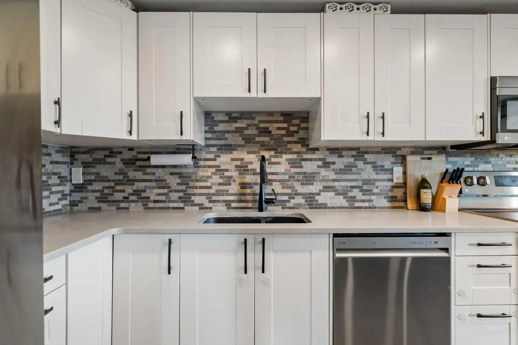 1334 14 Avenue SW Calgary AB T3C 0W2