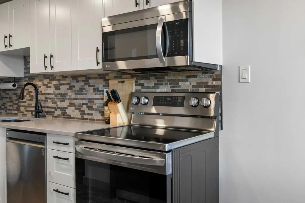 1334 14 Avenue SW Calgary AB T3C 0W2