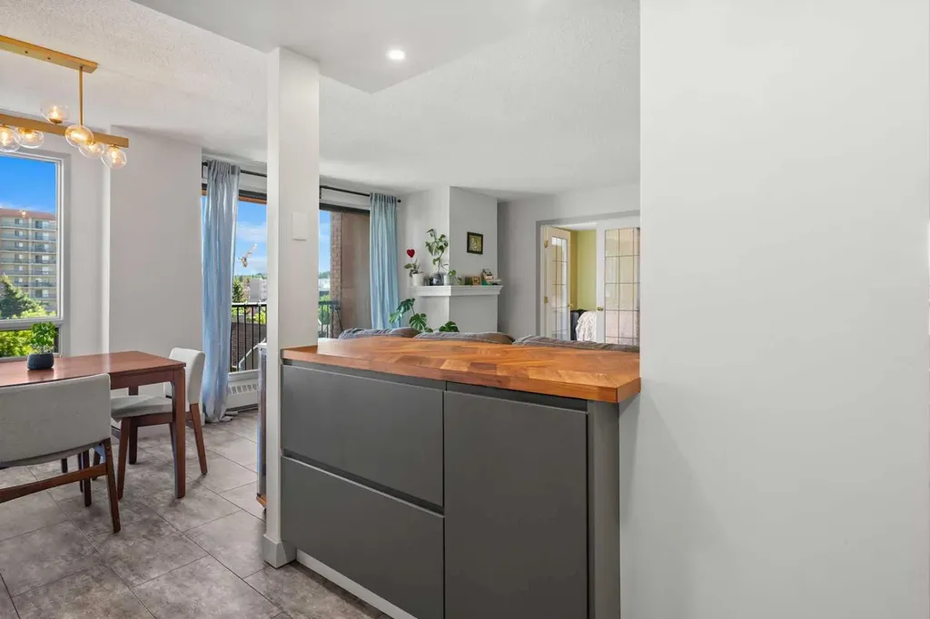 1334 14 Avenue SW Calgary AB T3C 0W2