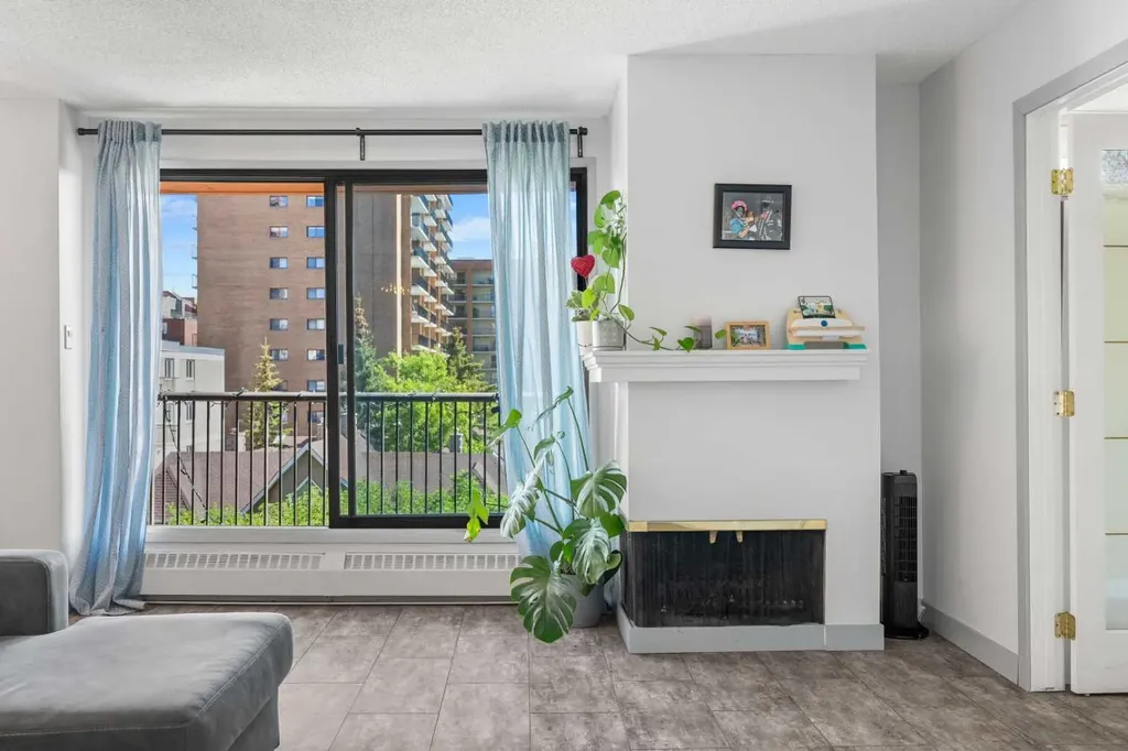 1334 14 Avenue SW Calgary AB T3C 0W2