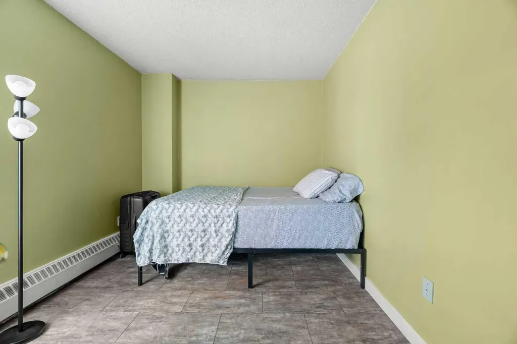 1334 14 Avenue SW Calgary AB T3C 0W2