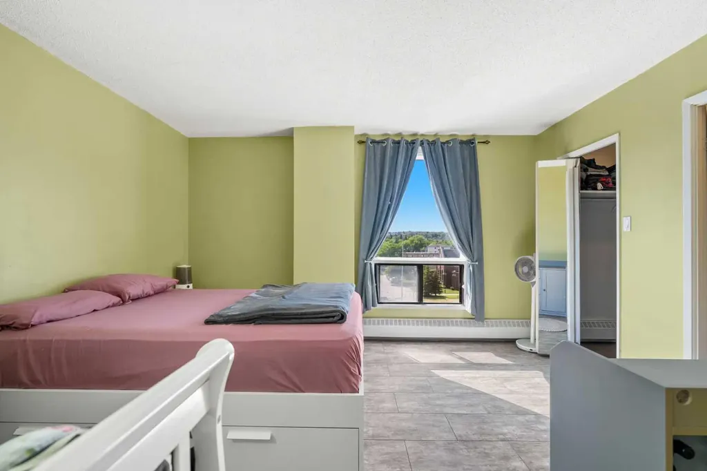 1334 14 Avenue SW Calgary AB T3C 0W2