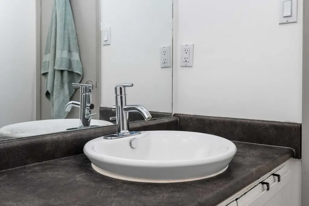 1334 14 Avenue SW Calgary AB T3C 0W2