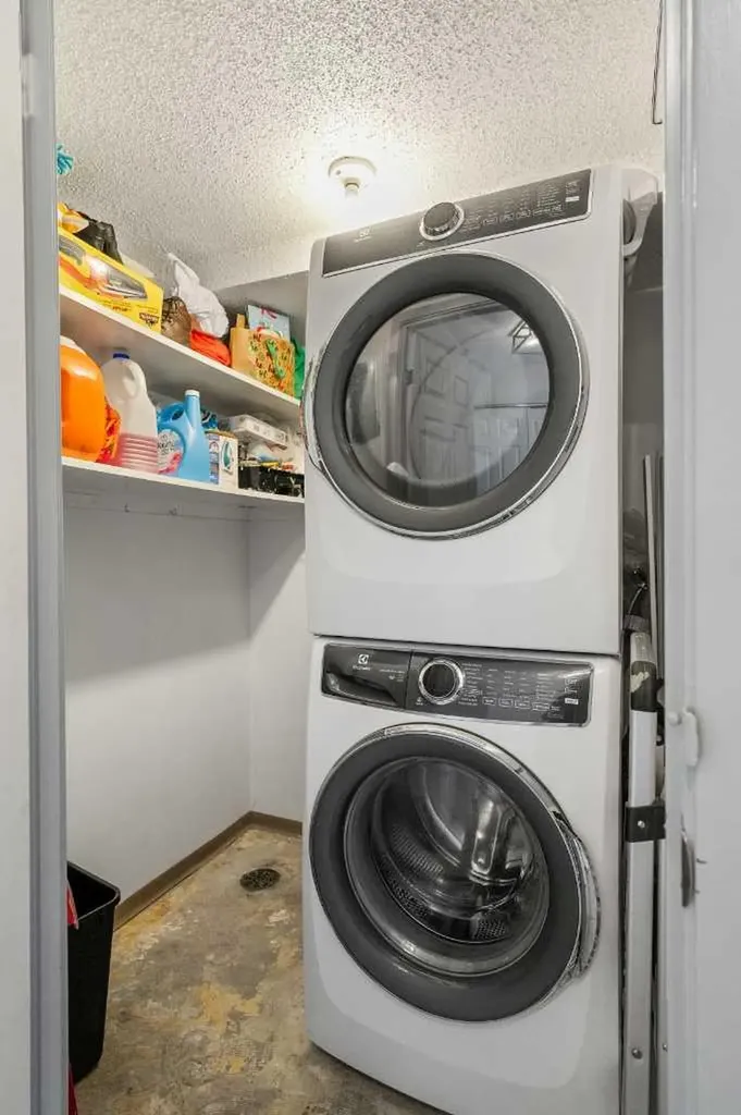 1334 14 Avenue SW Calgary AB T3C 0W2