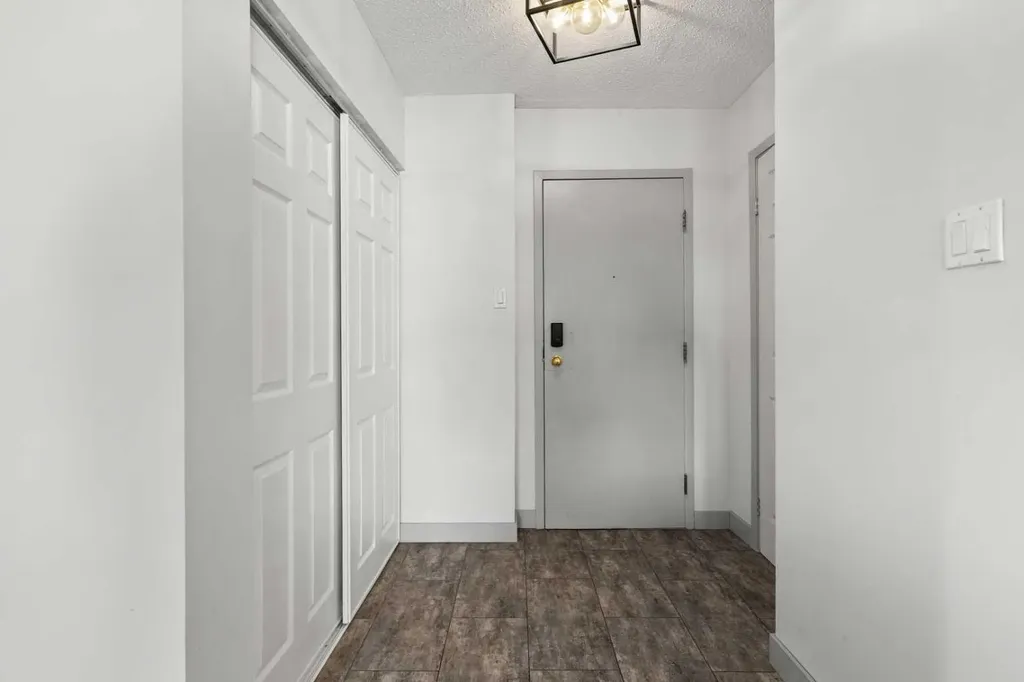 1334 14 Avenue SW Calgary AB T3C 0W2