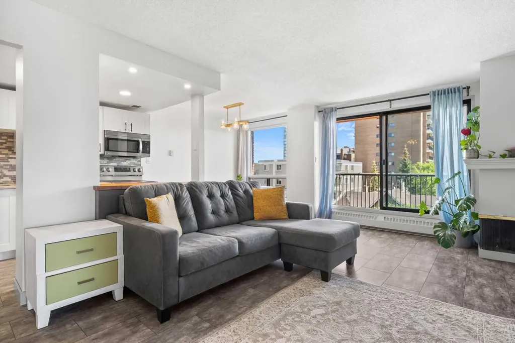 1334 14 Avenue SW Calgary AB T3C 0W2