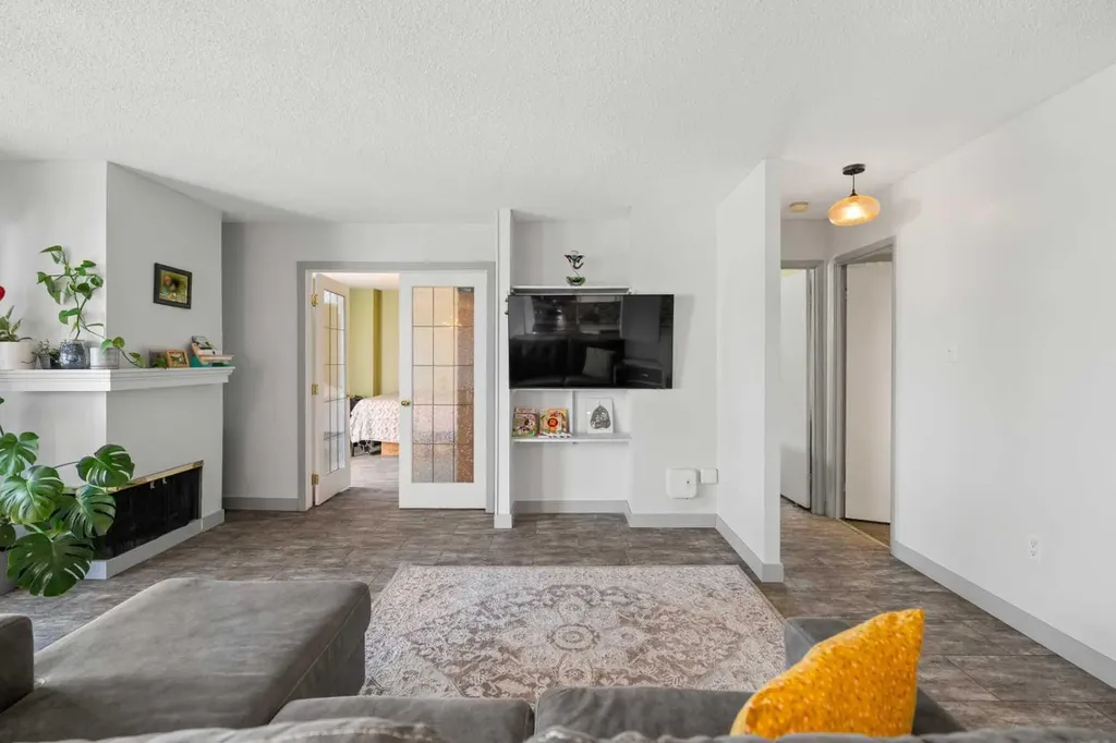 1334 14 Avenue SW Calgary AB T3C 0W2