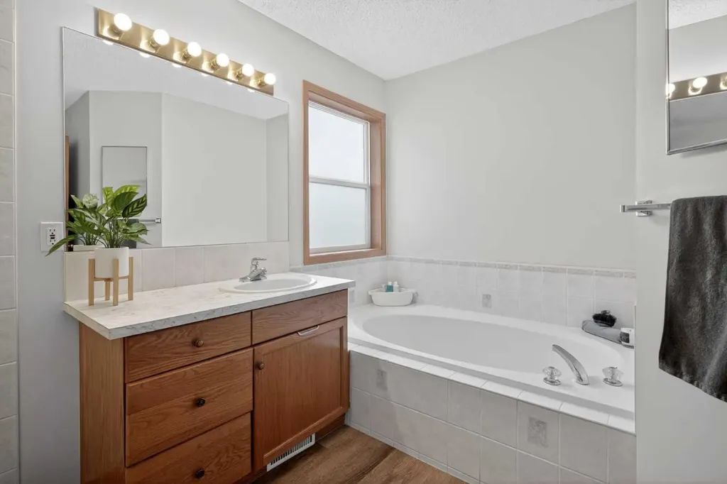 72 Springs Crescent SE Airdrie AB T4A 2C7