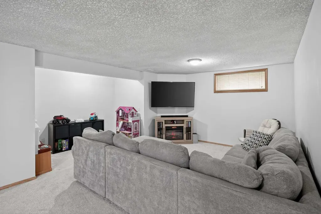 72 Springs Crescent SE Airdrie AB T4A 2C7