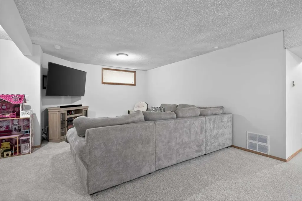 72 Springs Crescent SE Airdrie AB T4A 2C7