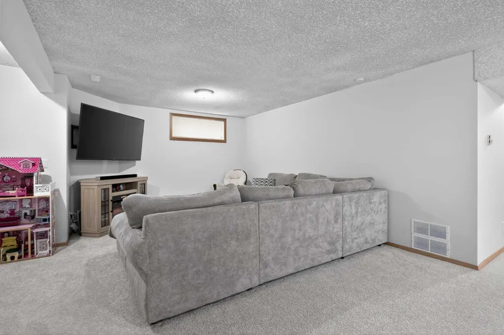 72 Springs Crescent SE Airdrie AB T4A 2C7