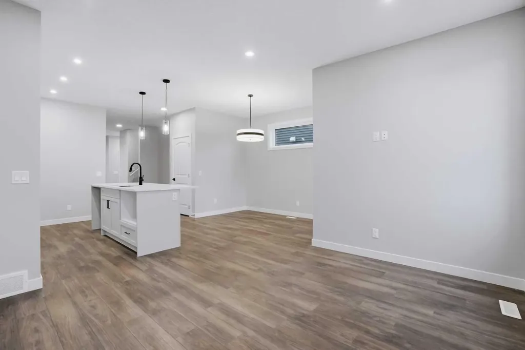 548 Bridgeport Street Chestermere AB T1X 3E6