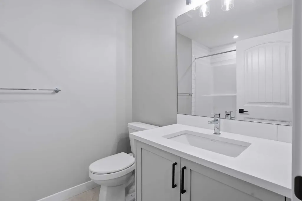 548 Bridgeport Street Chestermere AB T1X 3E6