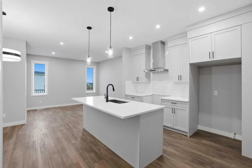 548 Bridgeport Street Chestermere AB T1X 3E6