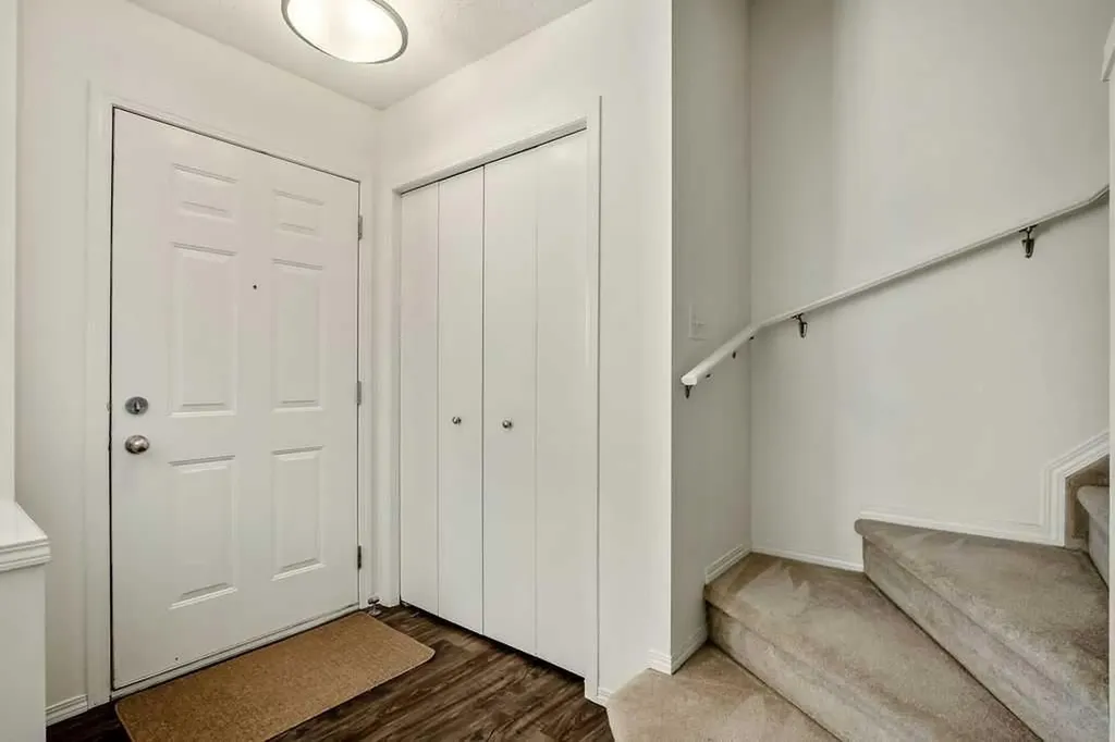 246 Elgin View SE Calgary AB T2Z 4N6