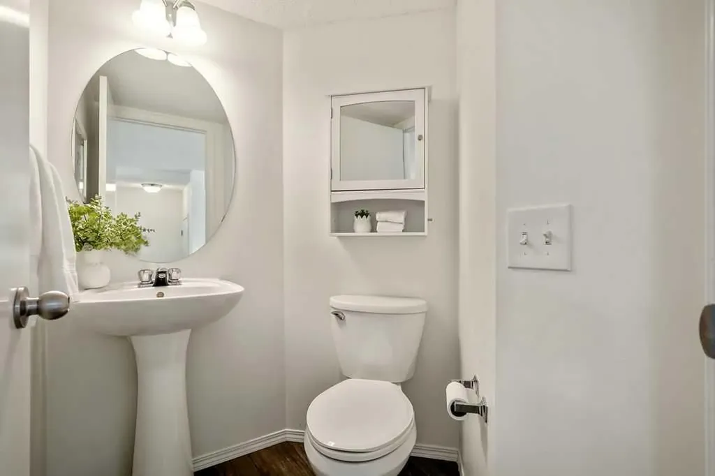 246 Elgin View SE Calgary AB T2Z 4N6