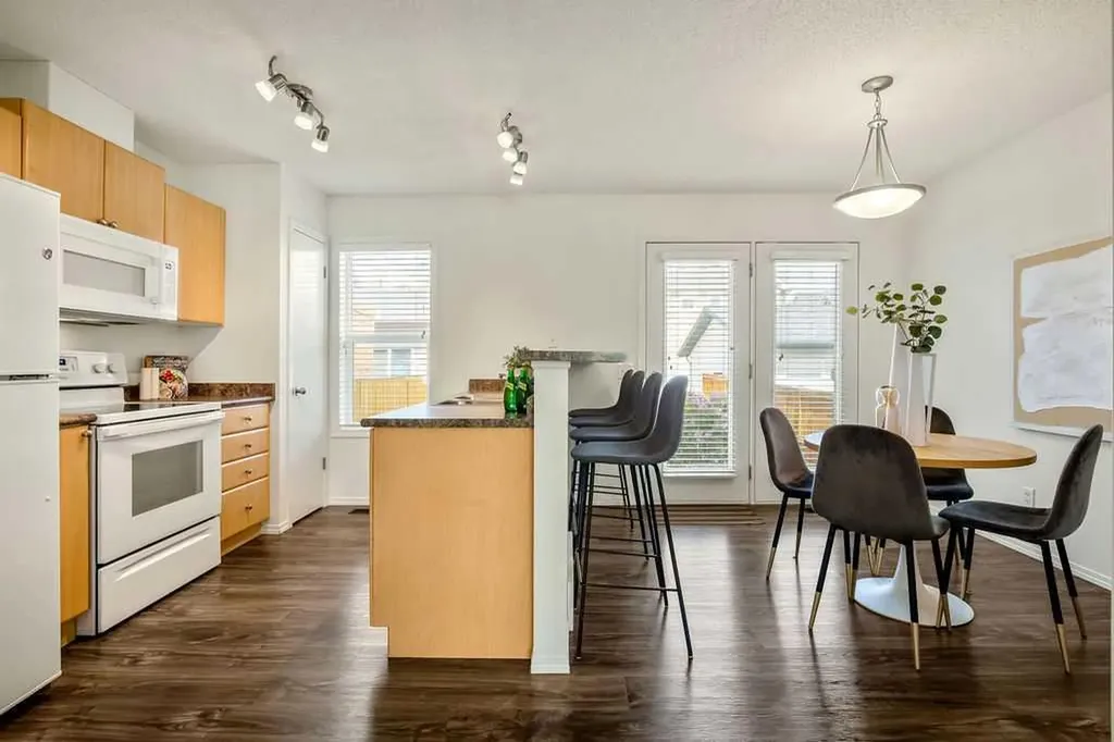 246 Elgin View SE Calgary AB T2Z 4N6