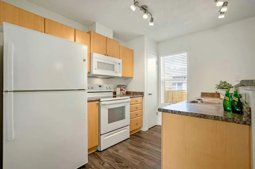 246 Elgin View SE Calgary AB T2Z 4N6