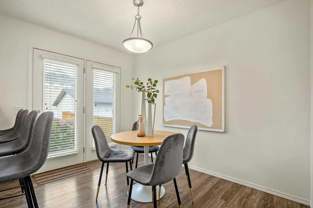 246 Elgin View SE Calgary AB T2Z 4N6