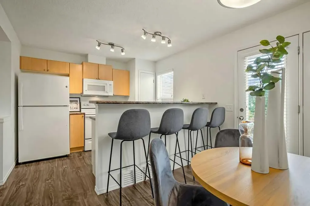 246 Elgin View SE Calgary AB T2Z 4N6