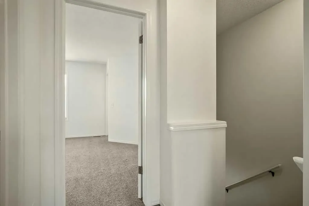 246 Elgin View SE Calgary AB T2Z 4N6