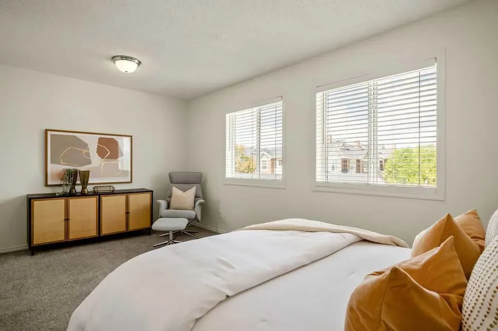 246 Elgin View SE Calgary AB T2Z 4N6