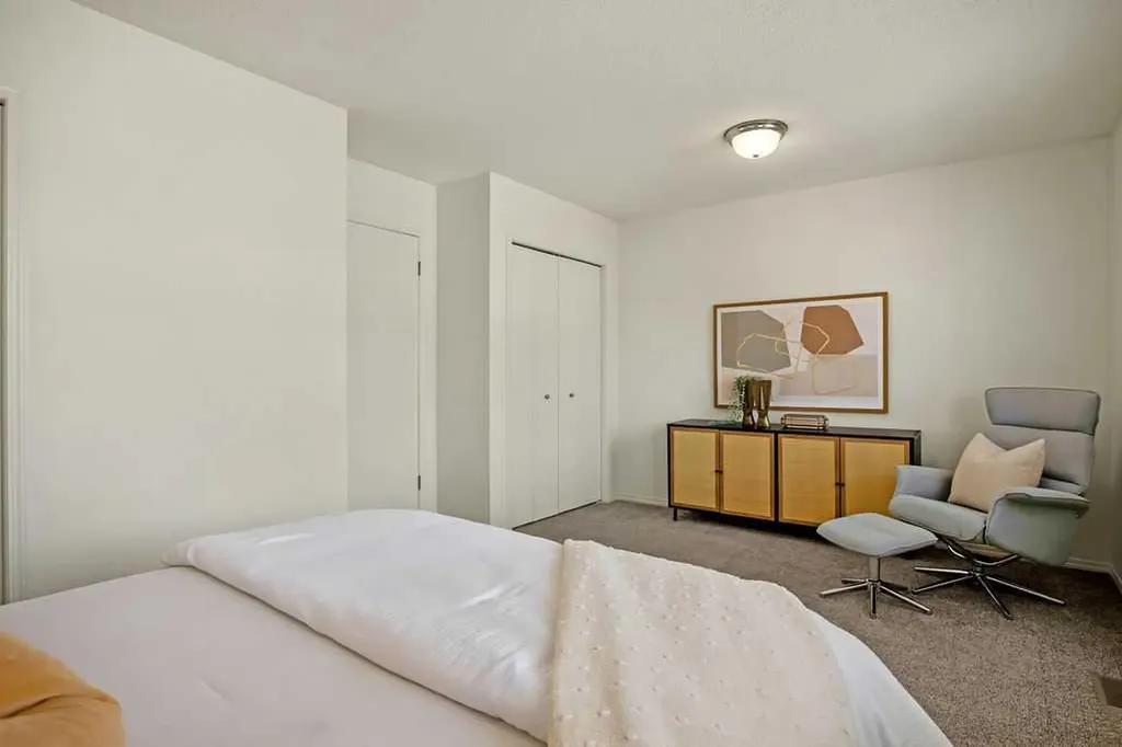 246 Elgin View SE Calgary AB T2Z 4N6