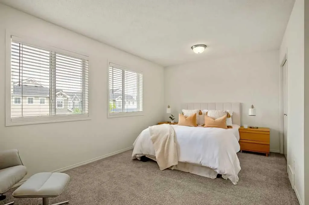 246 Elgin View SE Calgary AB T2Z 4N6