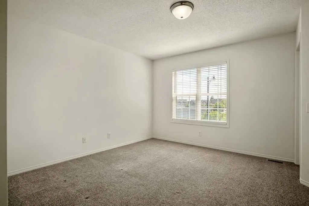 246 Elgin View SE Calgary AB T2Z 4N6