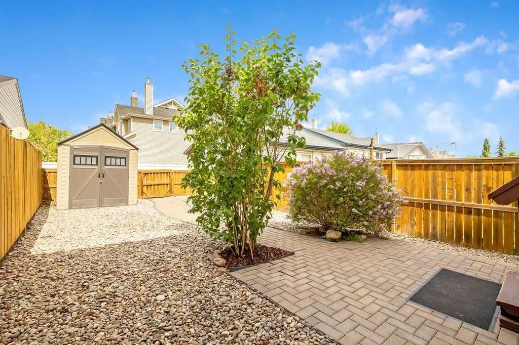 246 Elgin View SE Calgary AB T2Z 4N6