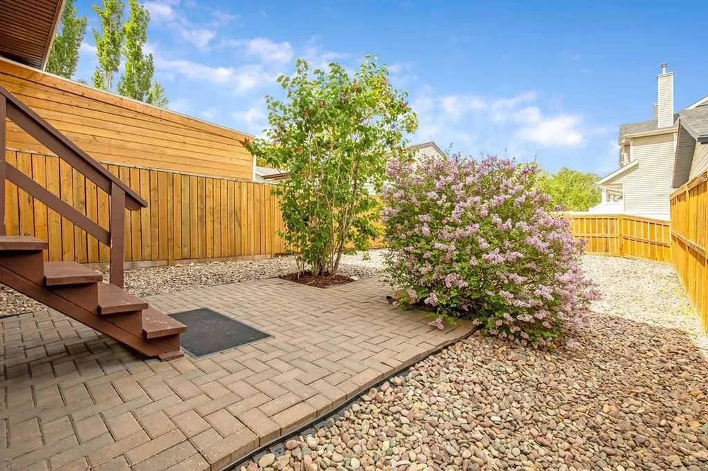 246 Elgin View SE Calgary AB T2Z 4N6
