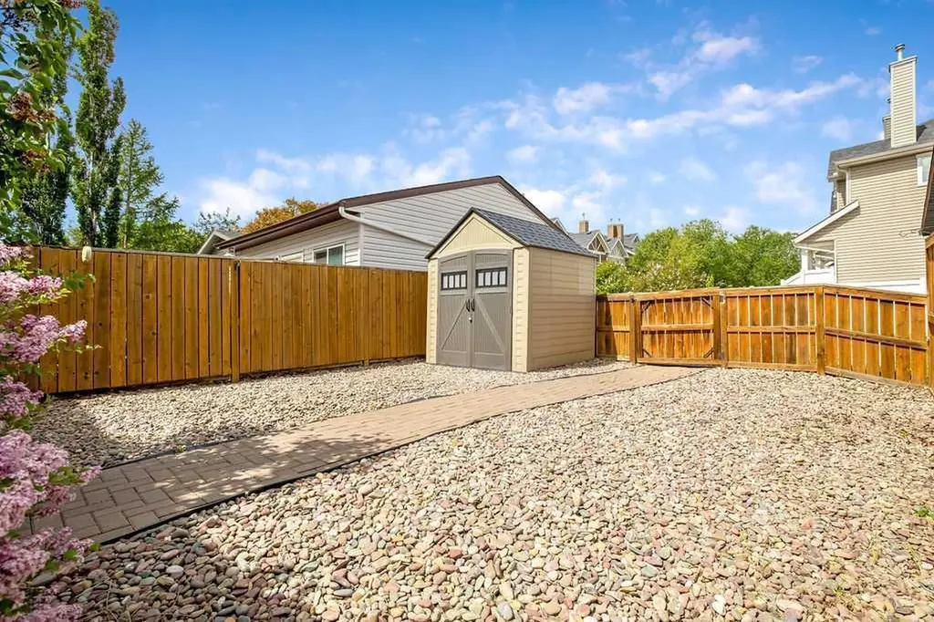 246 Elgin View SE Calgary AB T2Z 4N6