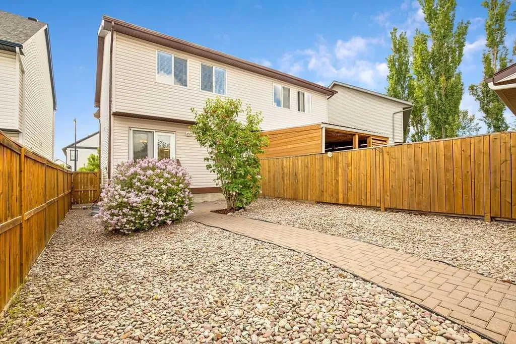 246 Elgin View SE Calgary AB T2Z 4N6