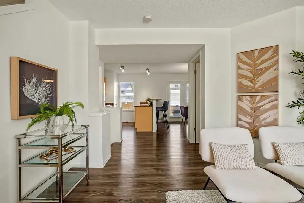 246 Elgin View SE Calgary AB T2Z 4N6