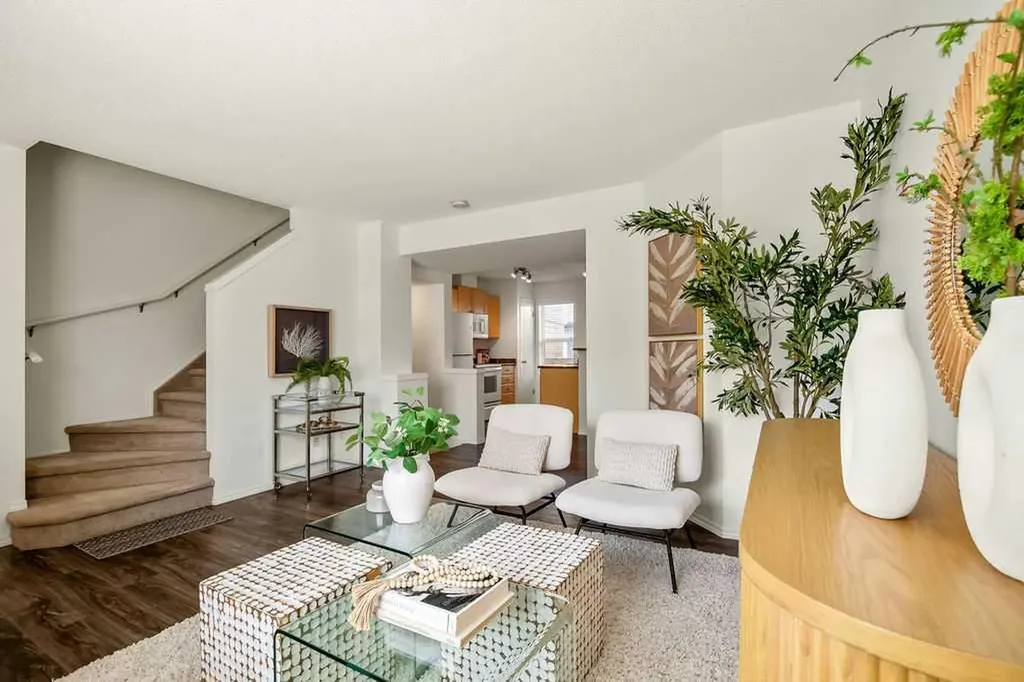 246 Elgin View SE Calgary AB T2Z 4N6