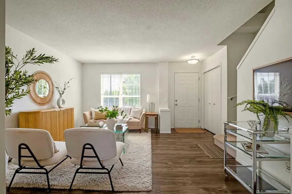 246 Elgin View SE Calgary AB T2Z 4N6