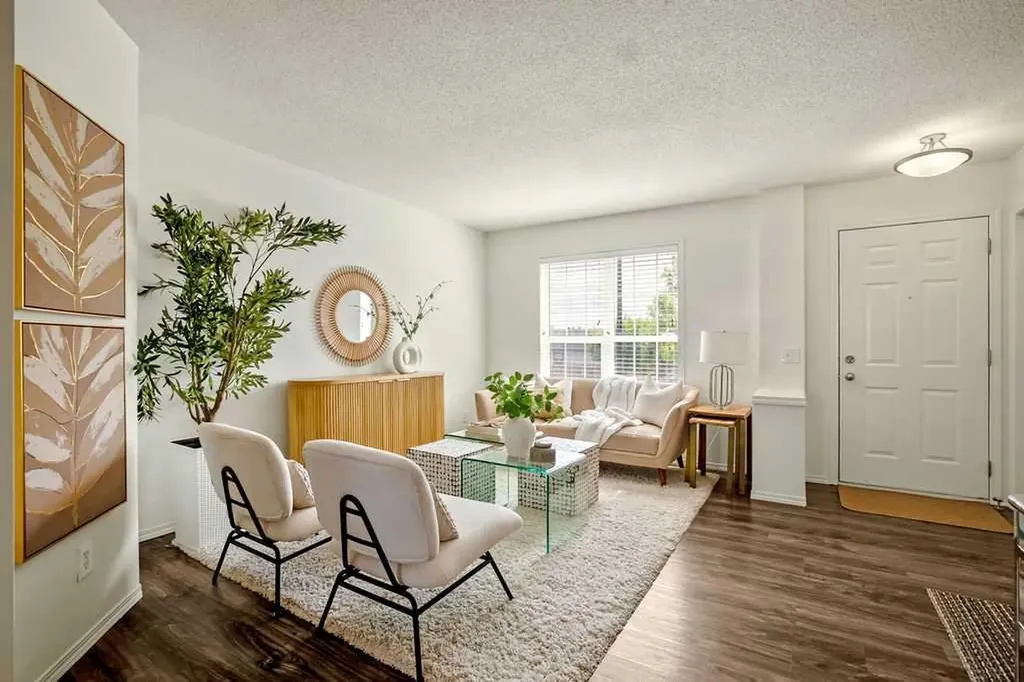 246 Elgin View SE Calgary AB T2Z 4N6